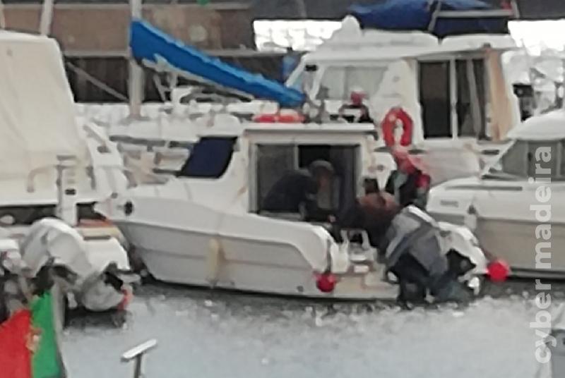Barco com cabine 6,48m / Yamaha 115 HP