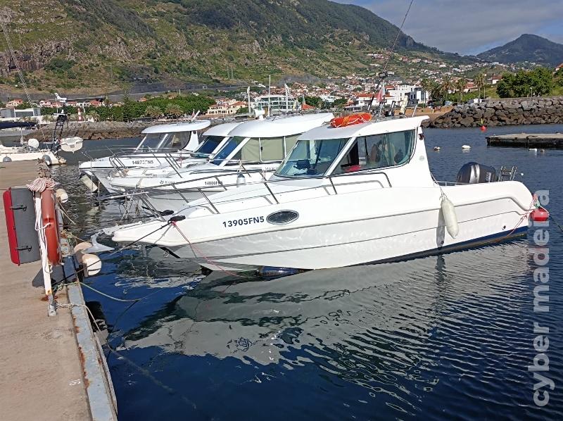 Barco com cabine 6,48m / Yamaha 115 HP