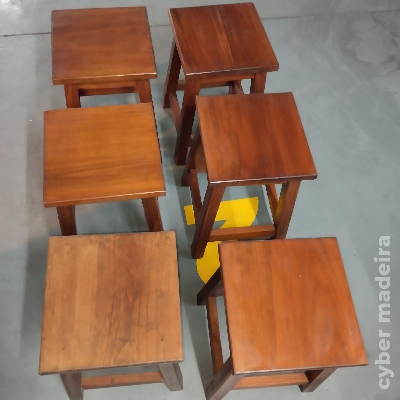 Conjunto de 6 bancos de madeira