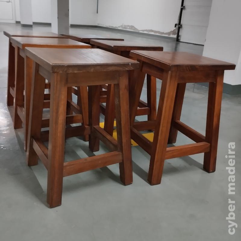 Conjunto de 6 bancos de madeira