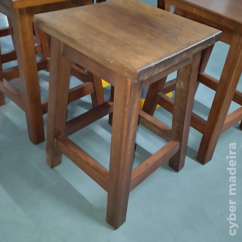 Conjunto de 6 bancos de madeira