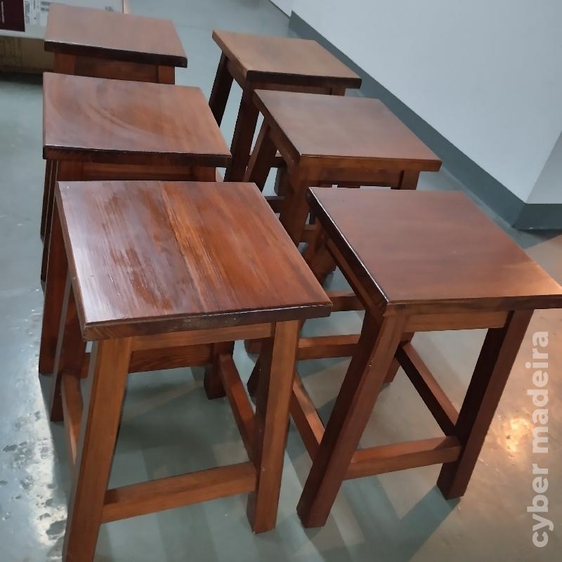 Conjunto de 6 bancos de madeira