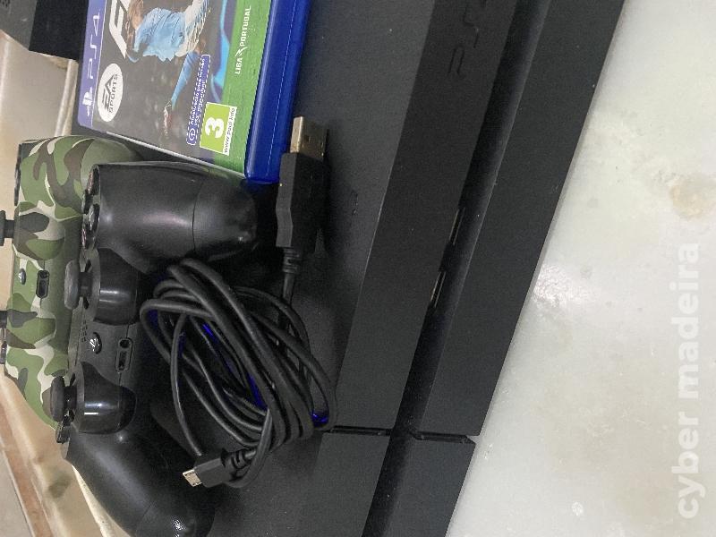PlayStation 4 + 2 comandos (originais) + FIFA 24