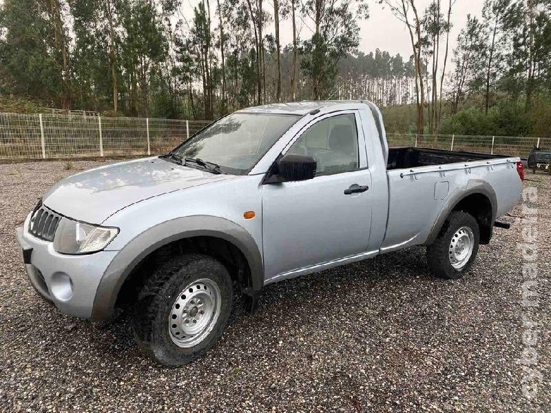 MITSUBISHI L200 4x4 motor 2.5 DID 136cv Gasóleo