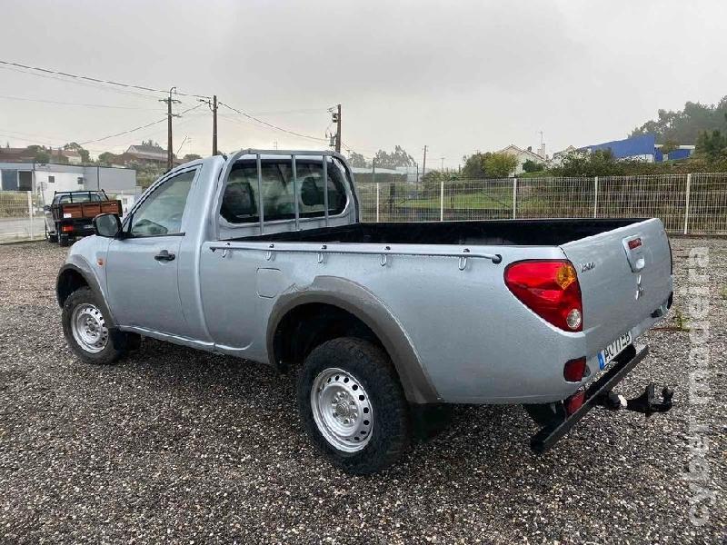 MITSUBISHI L200 4x4 motor 2.5 DID 136cv Gasóleo