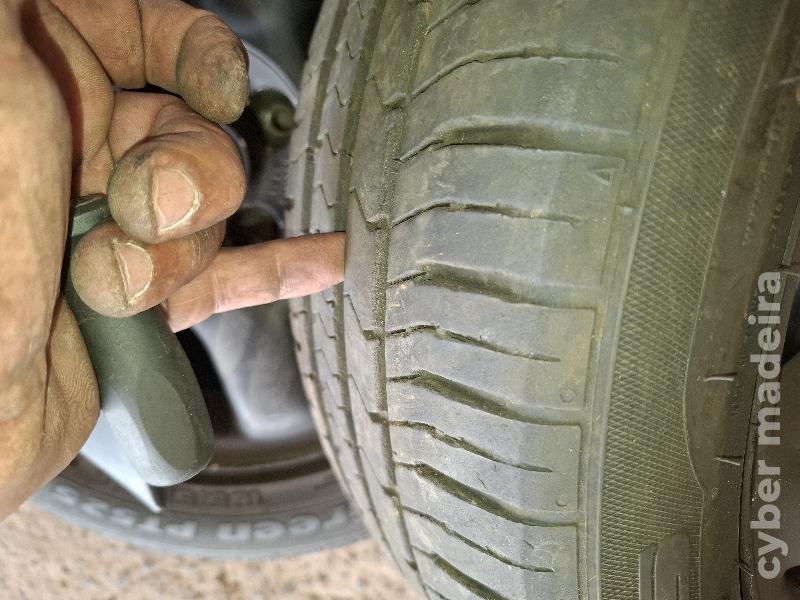 Jantes e pneus 2 praticamente novos e 2 com 80% de piso 14" Som