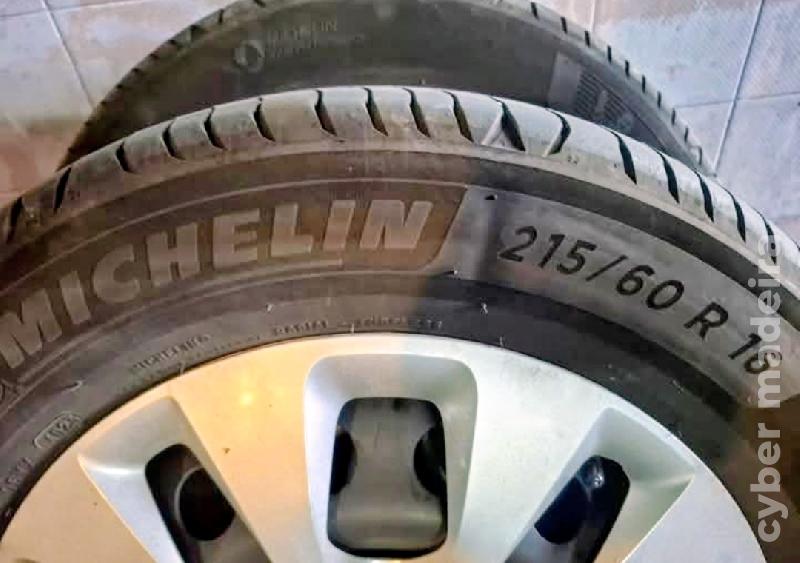 2 x Michelin praticamente novos 215 60 16"