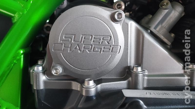 Kawazaki ZH2 1.000 cc Sport, turismo