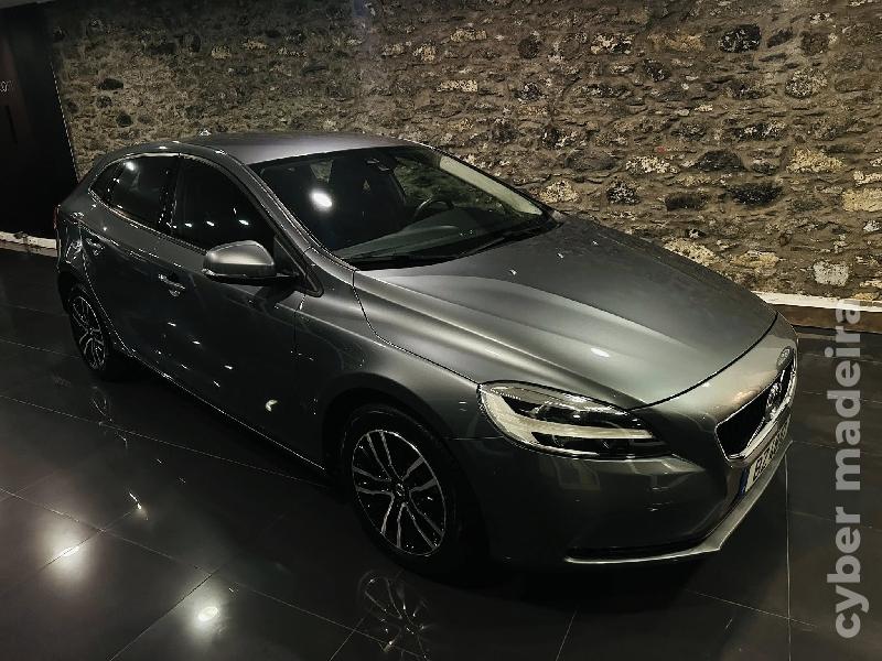 VOLVO V40 D2 SPORT 2.0D 120CV Gasóleo