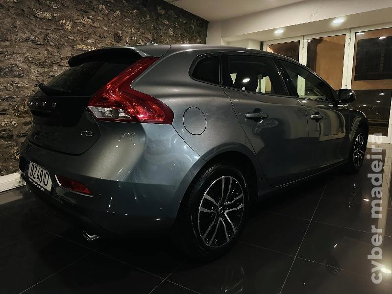 VOLVO V40 D2 SPORT 2.0D 120CV Gasóleo