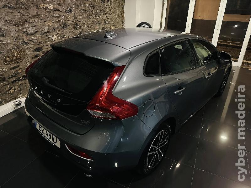 VOLVO V40 D2 SPORT 2.0D 120CV Gasóleo