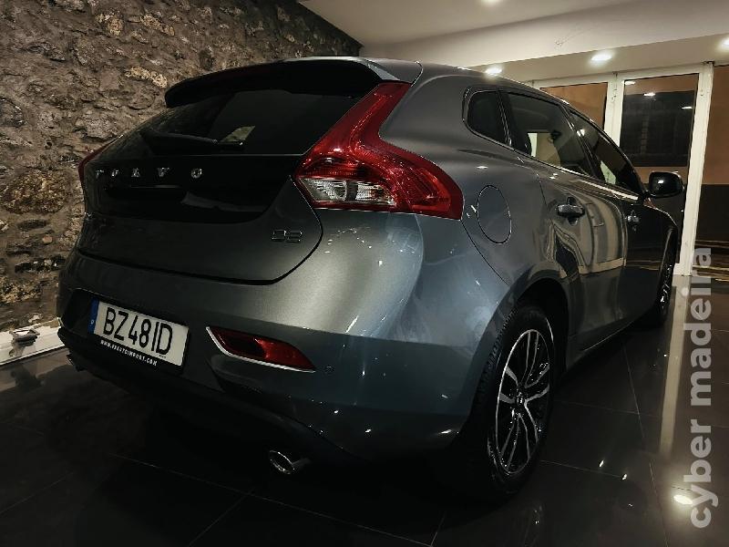 VOLVO V40 D2 SPORT 2.0D 120CV Gasóleo