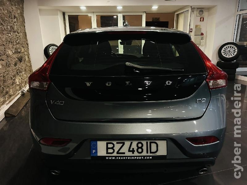 VOLVO V40 D2 SPORT 2.0D 120CV Gasóleo