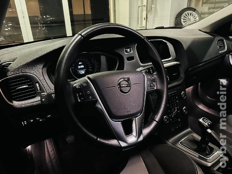 VOLVO V40 D2 SPORT 2.0D 120CV Gasóleo