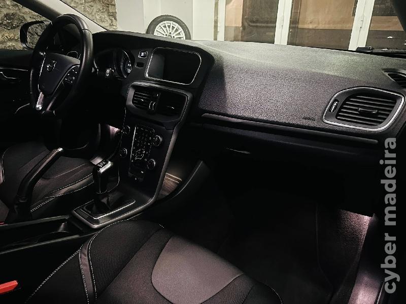VOLVO V40 D2 SPORT 2.0D 120CV Gasóleo