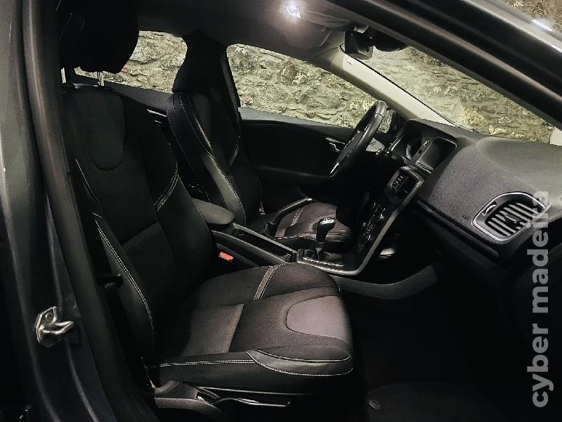 VOLVO V40 D2 SPORT 2.0D 120CV Gasóleo