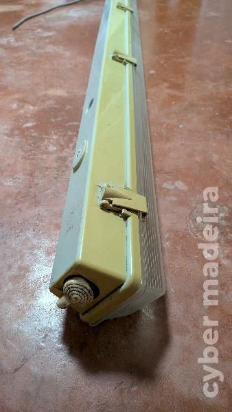 Lâmpada fluorescente para o exterior com 1,25m