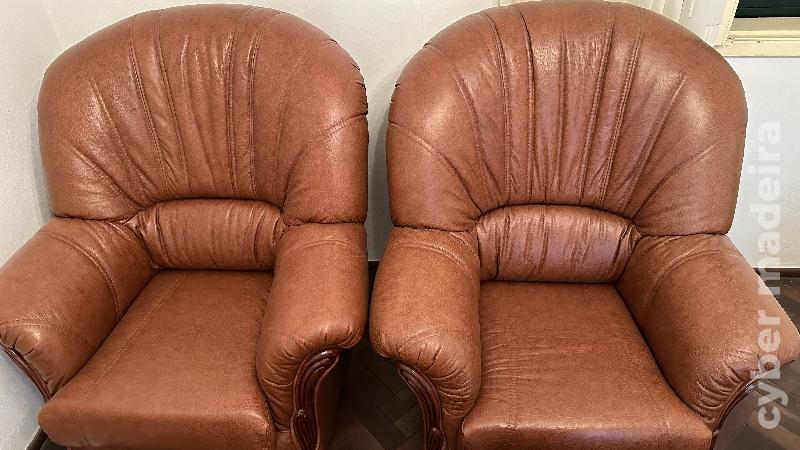 Sofá em pele de 3 lugares + 2 poltronas