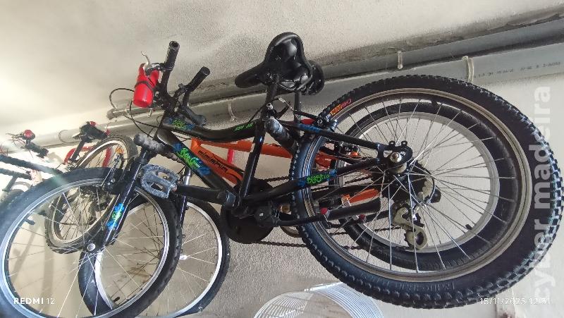 Outras Outros Menino Vendo 3 bicicletas