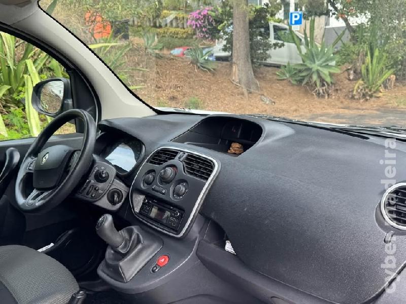 RENAULT 4 Renault Kangoo 1.5 dCi – 2017 – Versão ENERGY – Nacional Gasóleo