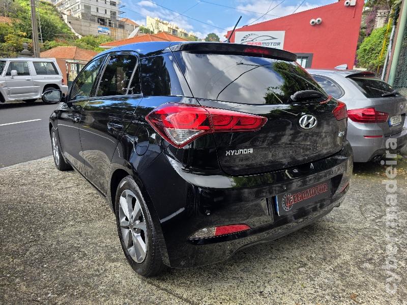HYUNDAI I20 1.1 CRDI COMFORT Gasóleo