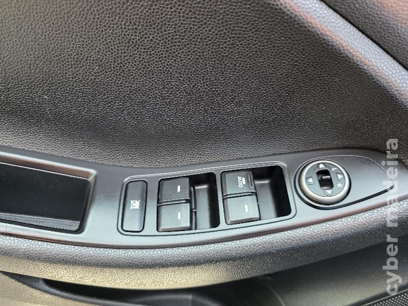 HYUNDAI I20 1.1 CRDI COMFORT Gasóleo