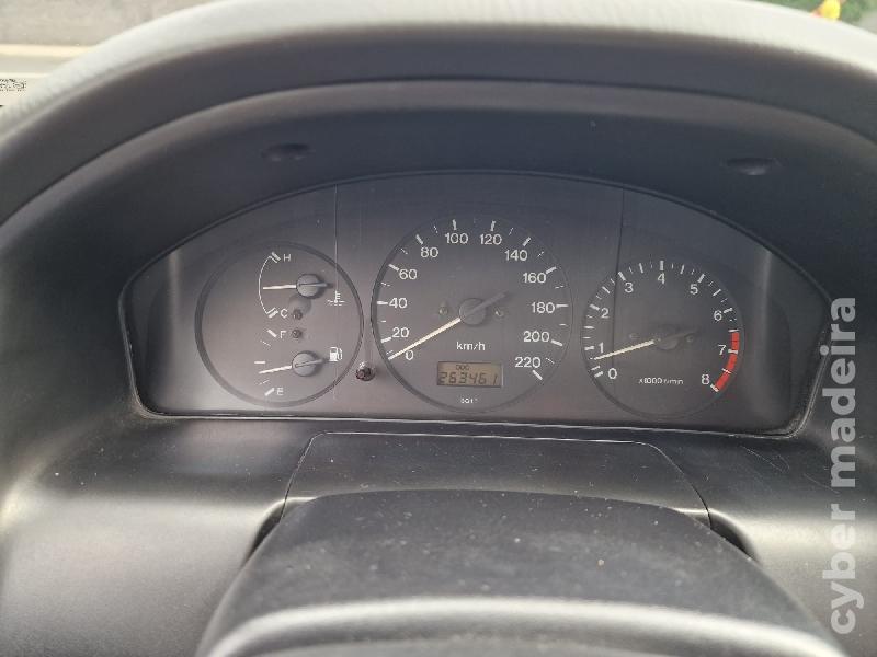 MAZDA 323 1.5CC Gasolina