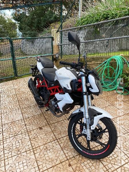 Benelli BN125 125 cc Sport, turismo