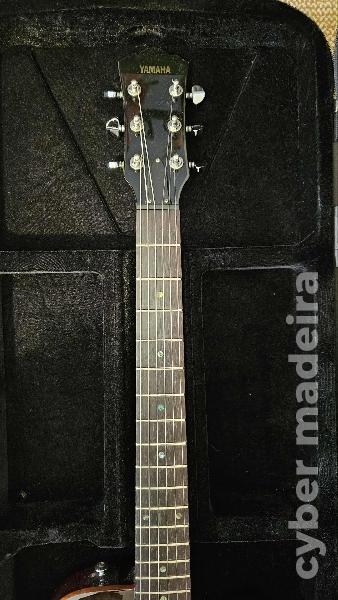 Guitarra Yamaha AES 620