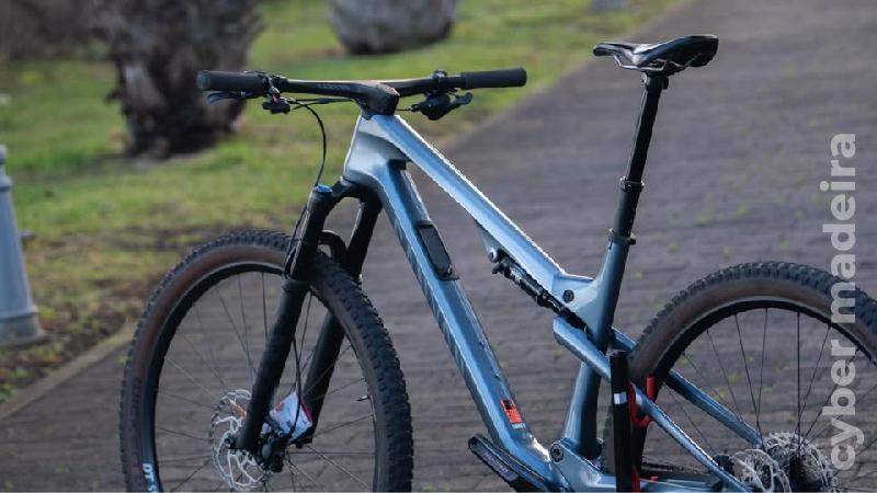 Outras BTT Homem Canyon Lux Trail CF