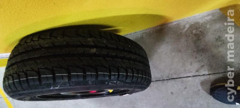 Pneu e jante suplente 195 65 15"