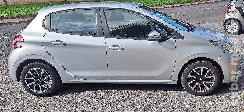 PEUGEOT 208 1.4 HDI Gasóleo