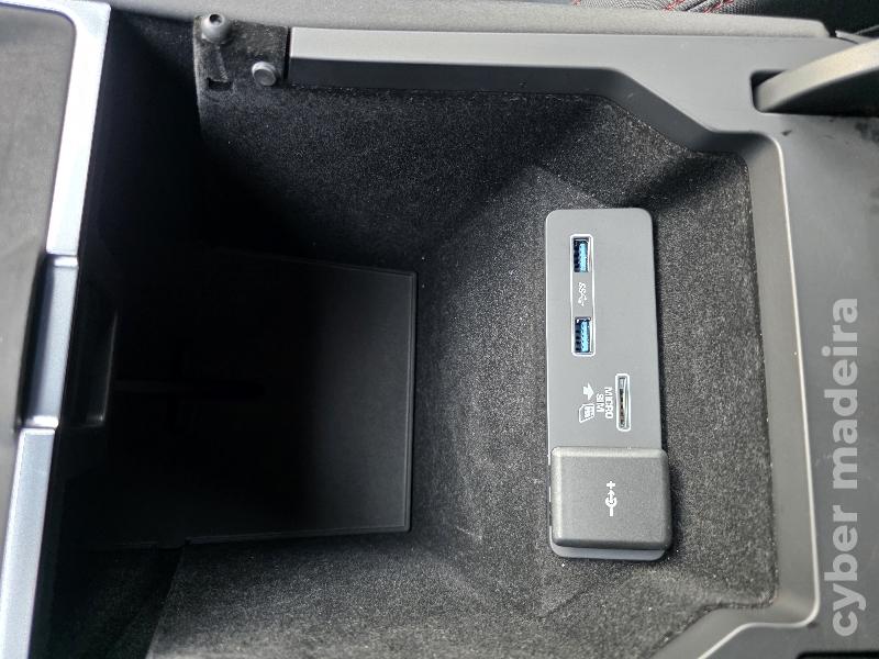 LAND-ROVER DISCOVERY SPORT 2.0 ED4 R-DYNAMIC Gasóleo