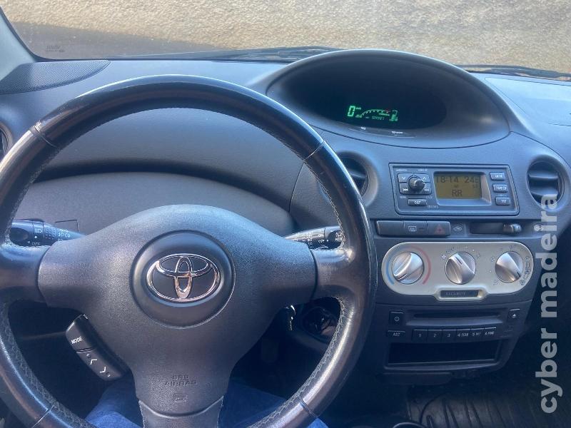 TOYOTA YARIS vvt-i sol Gasolina