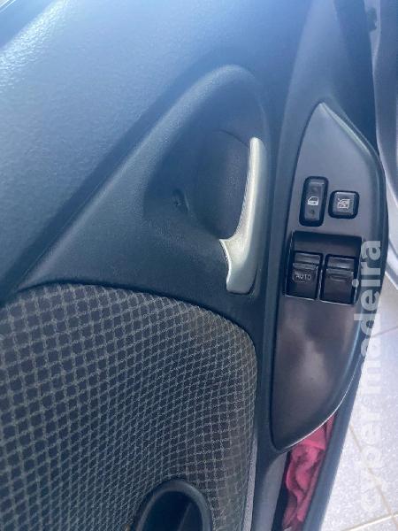 TOYOTA YARIS vvt-i sol Gasolina