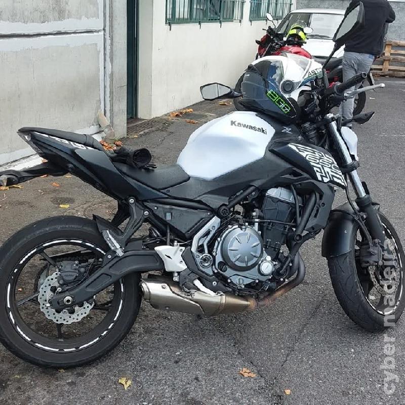 Kawazaki Z 650 cc Sport, turismo