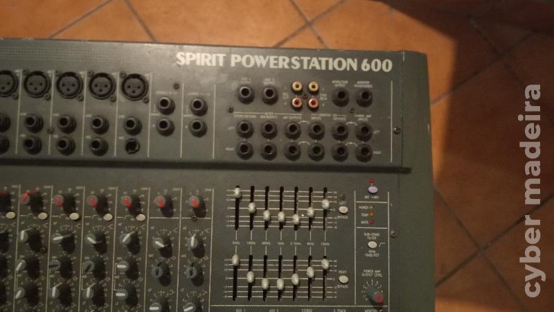 Mesa mistura Amplificada Soundcraft