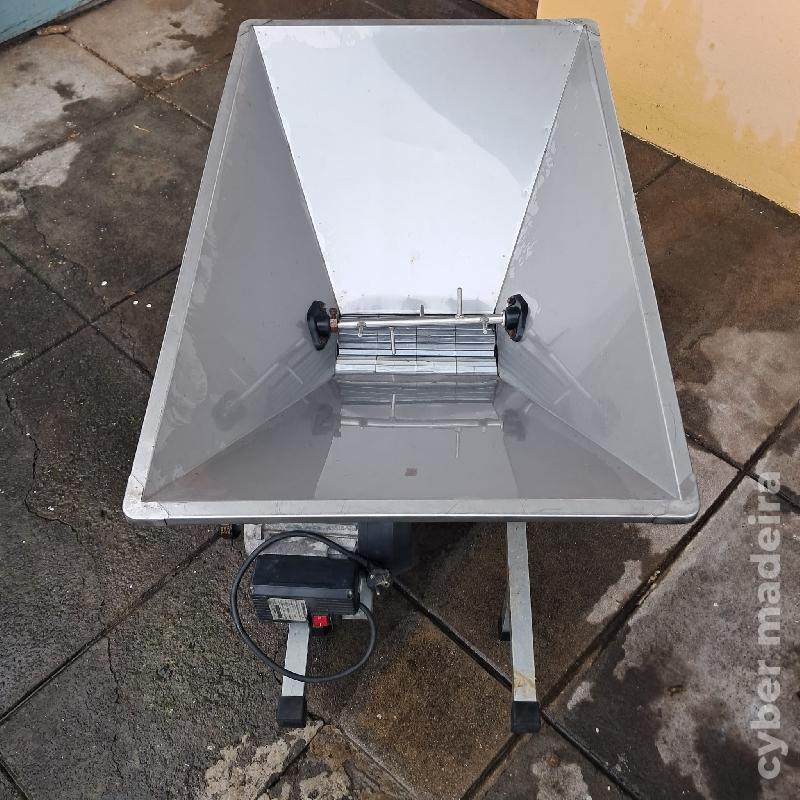 Esmagador de Uvas com motor elétrico