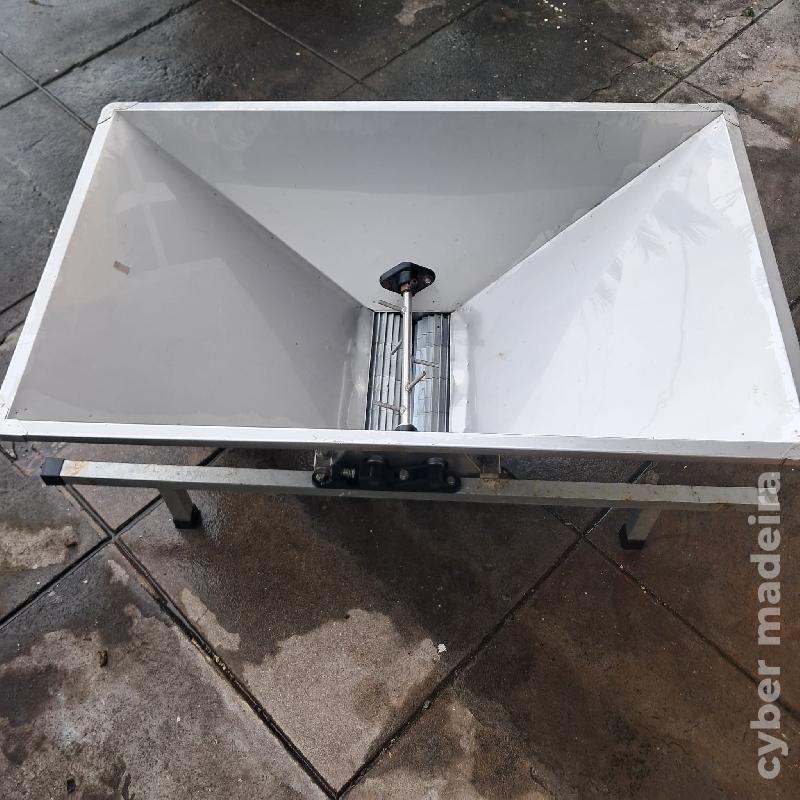 Esmagador de Uvas com motor elétrico