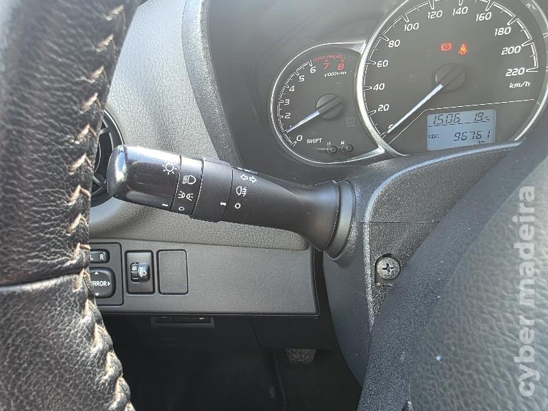 TOYOTA YARIS 1.0 VVT-I COMFORT Gasolina