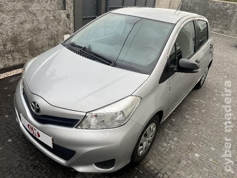 TOYOTA YARIS 1.4 D4D 90CV Gasóleo