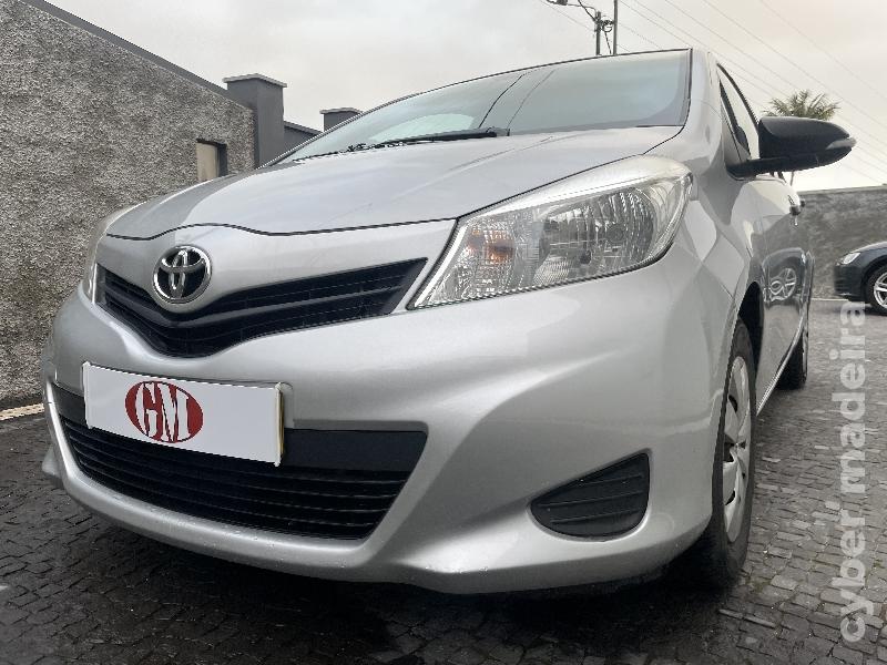 TOYOTA YARIS 1.4 D4D 90CV Gasóleo