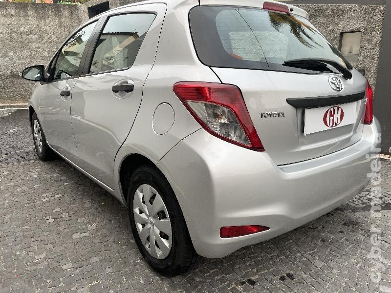 TOYOTA YARIS 1.4 D4D 90CV Gasóleo