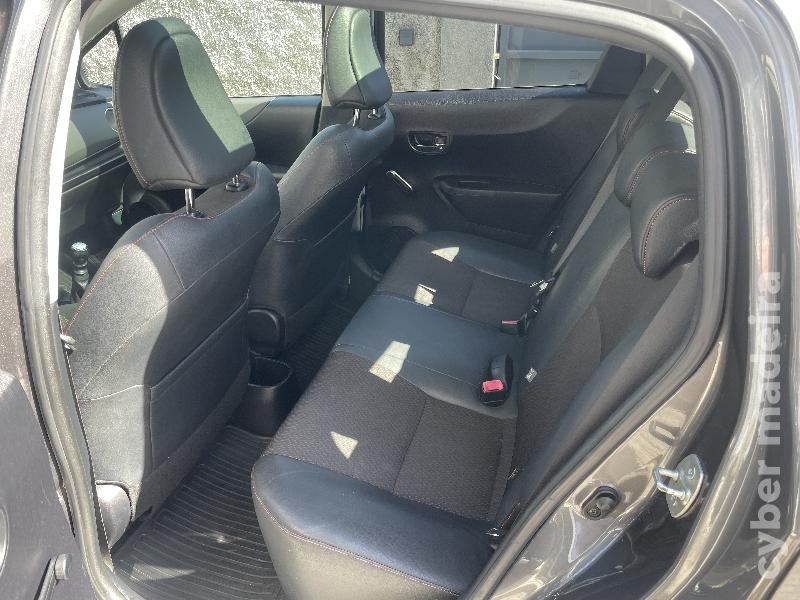 TOYOTA YARIS 1.4 D4D 90cv SPORT Gasóleo