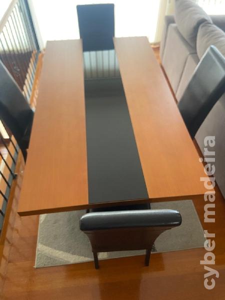 Mesa de Sala com 4 cadeiras