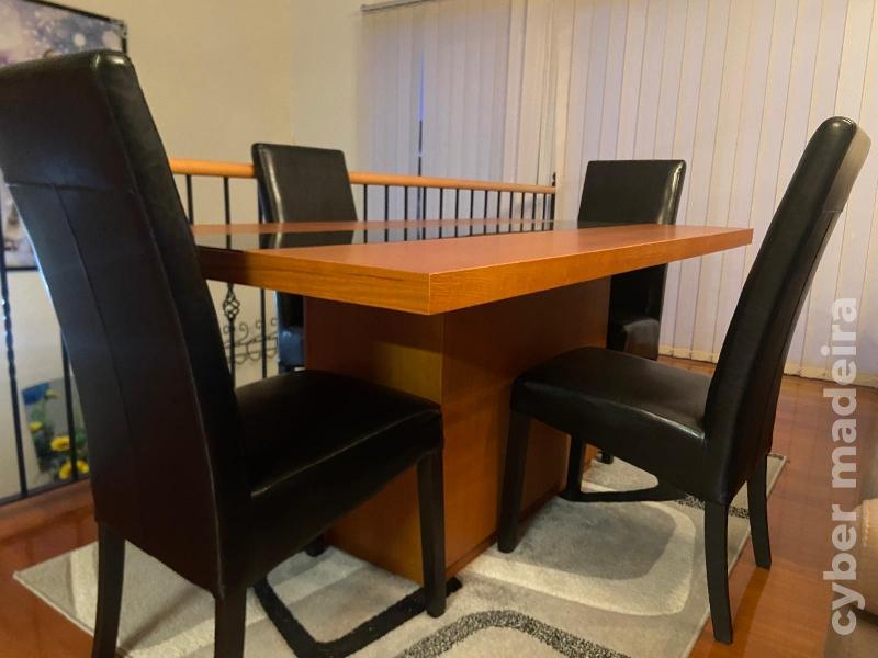 Mesa de Sala com 4 cadeiras