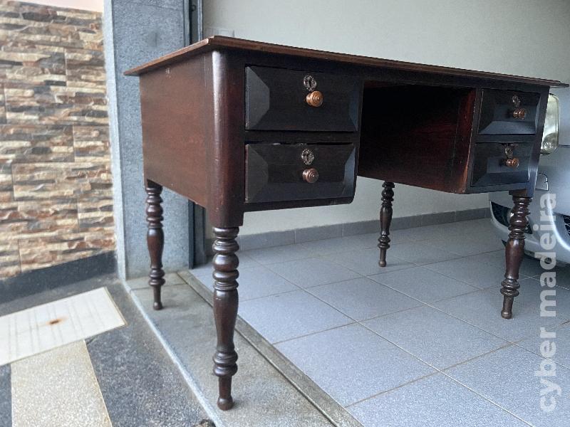 Mesa antiga decorativa ou secretária.