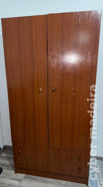 Vestuário + Escrivaninha/Secretária + banco.