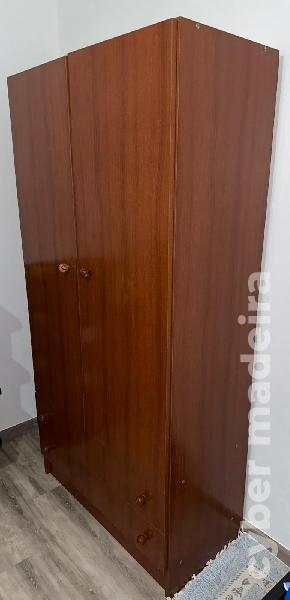 Vestuário + Escrivaninha/Secretária + banco.