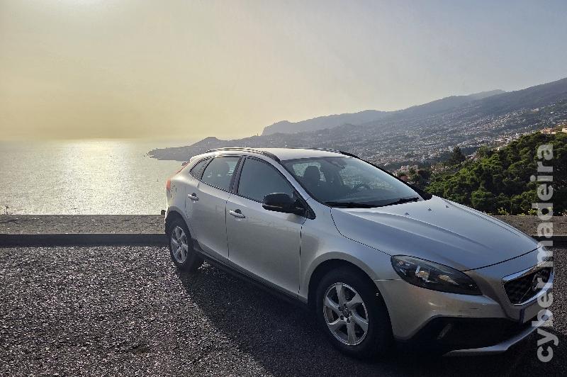VOLVO V40 Cross Country D2 1.6cc 116cv Gasóleo